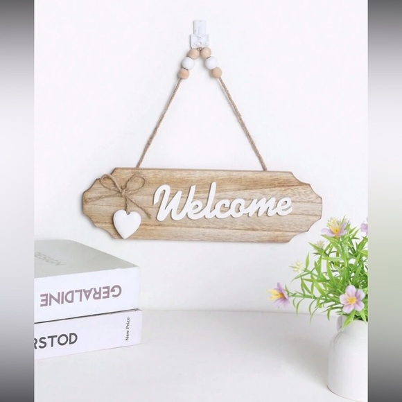 NWT- Natural & White Wooden Welcome Sign with Heart Accent & Beaded Hanger - Picture 1 of 3